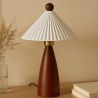 Tischlampe mit Holzsockel und weißem Zementschirm - Ambiana image 7
